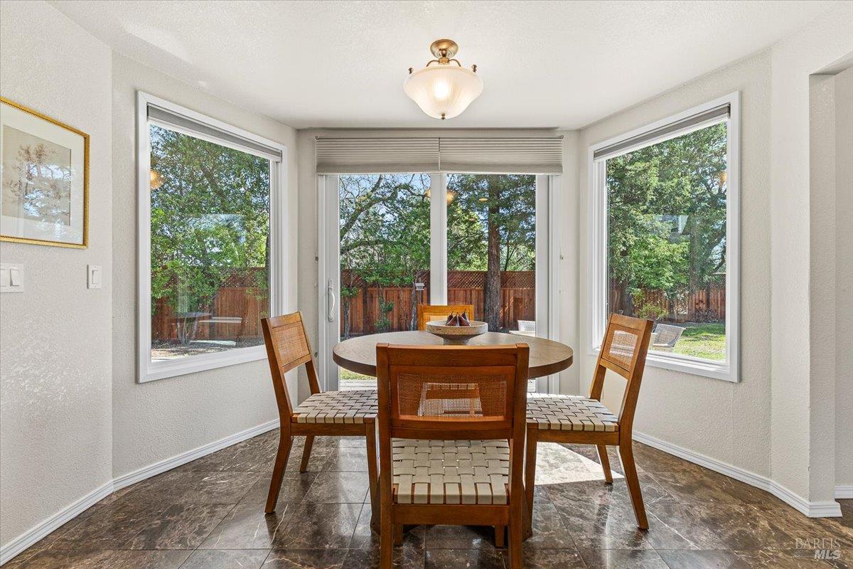 Detail Gallery Image 17 of 60 For 9524 Sheffield St, Windsor,  CA 95492 - 4 Beds | 3 Baths