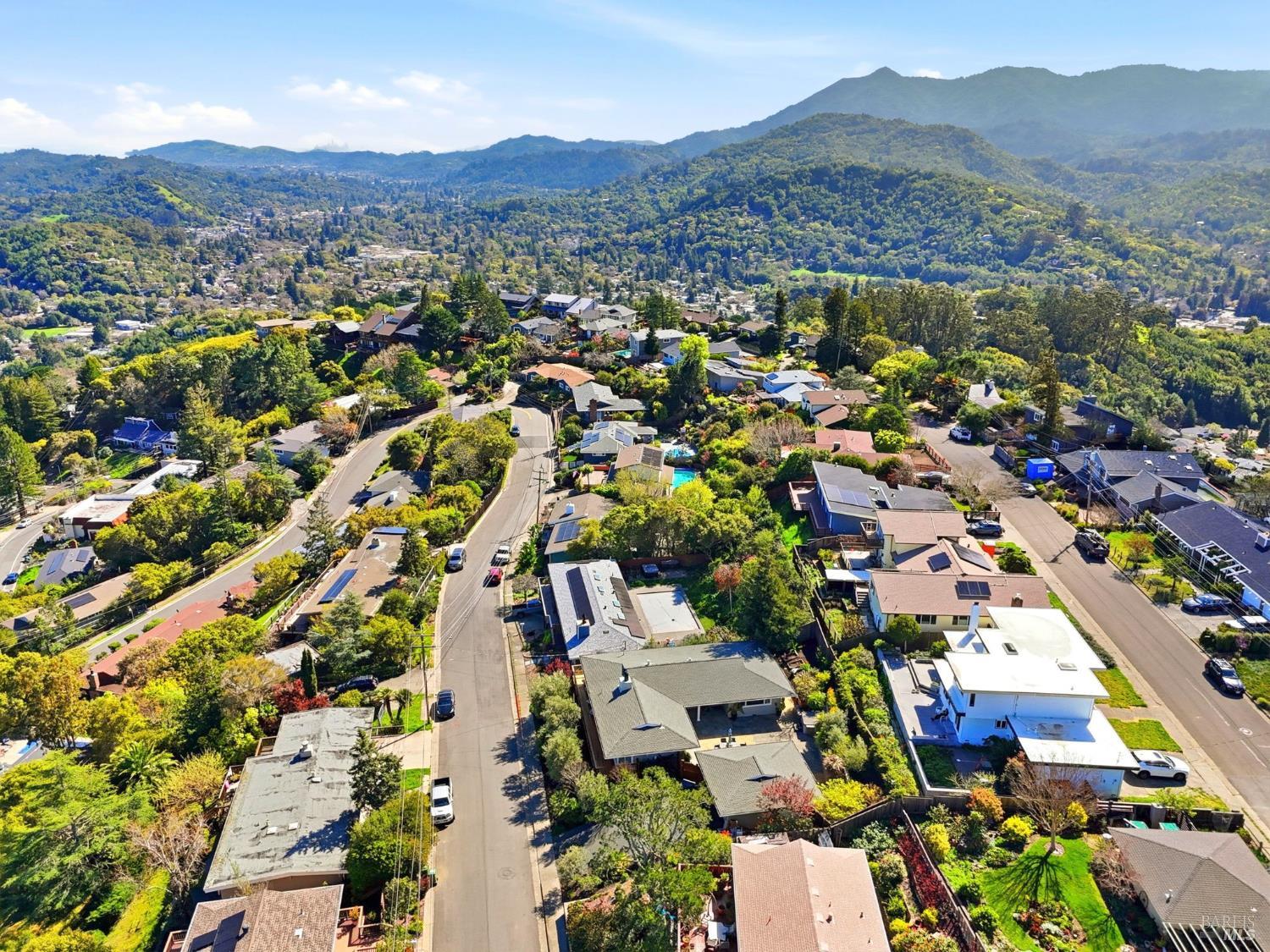 Detail Gallery Image 30 of 31 For 151 Oak Springs Dr, San Anselmo,  CA 94960 - 3 Beds | 2 Baths
