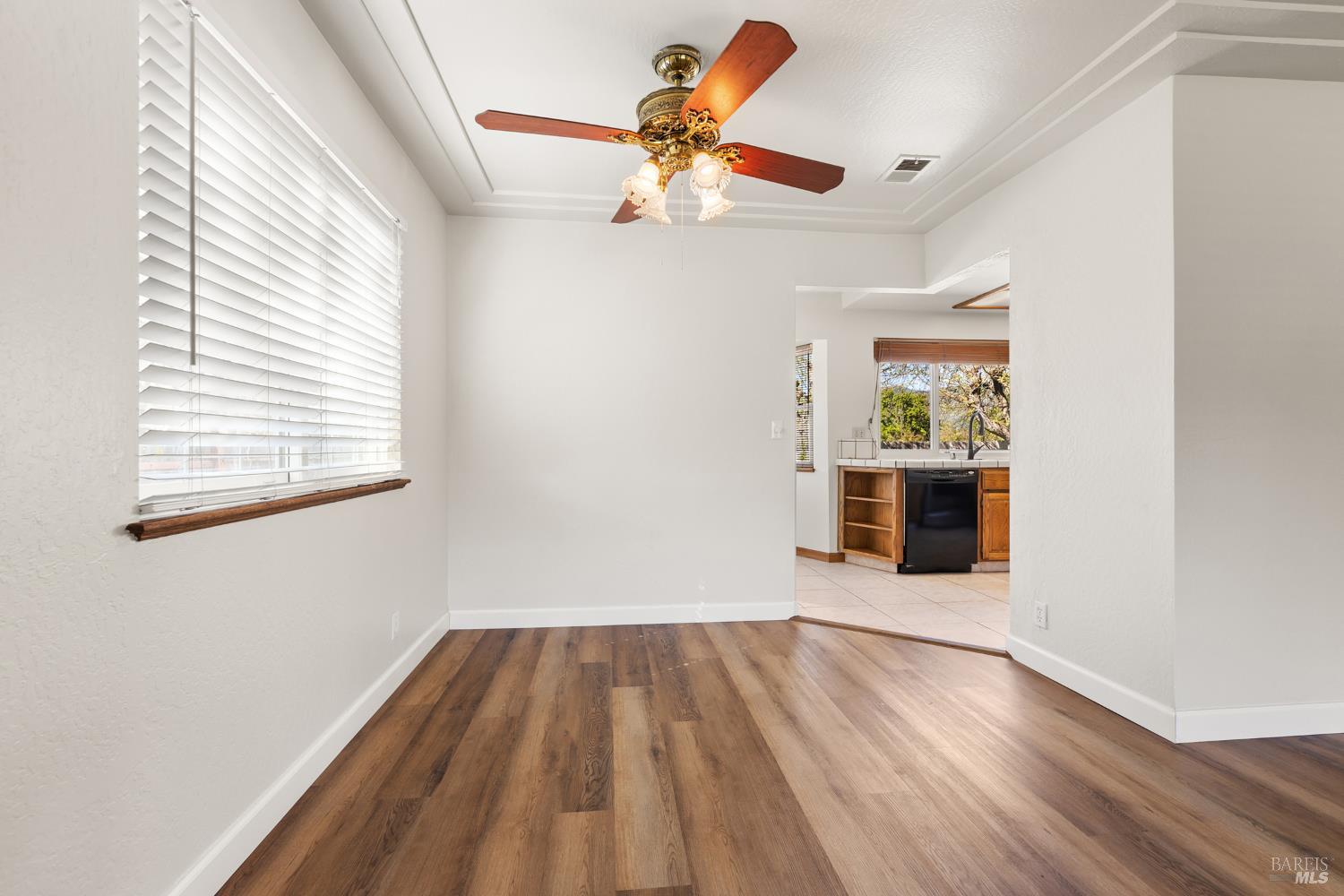 Detail Gallery Image 9 of 42 For 700 Granada Ln, Vacaville,  CA 95688 - 4 Beds | 2 Baths