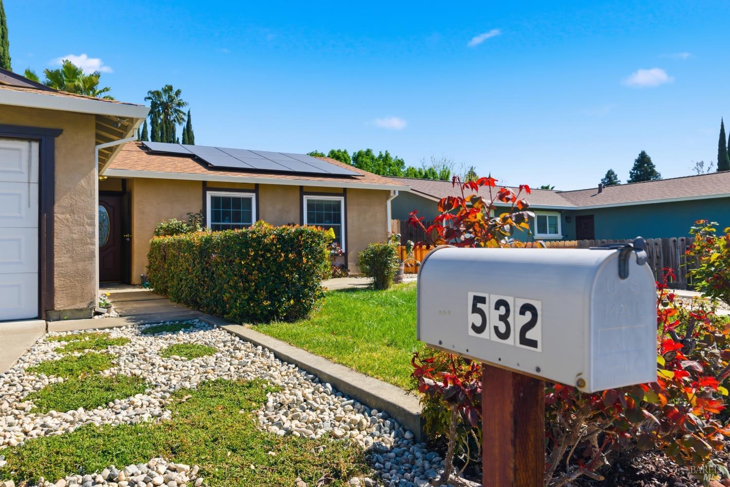 Detail Gallery Image 4 of 43 For 532 Gregory Dr, Vacaville,  CA 95687 - 4 Beds | 2 Baths