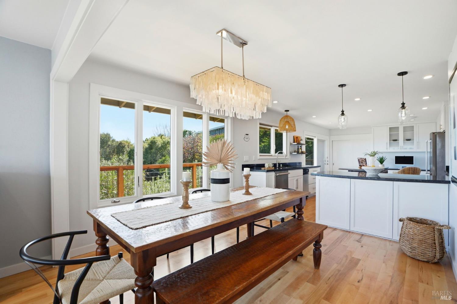 Detail Gallery Image 11 of 31 For 151 Oak Springs Dr, San Anselmo,  CA 94960 - 3 Beds | 2 Baths