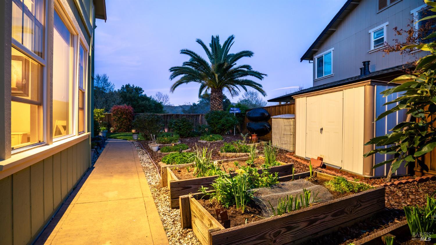 Detail Gallery Image 33 of 34 For 112 Zinfandel Ct, Cloverdale,  CA 95425 - 4 Beds | 2/1 Baths