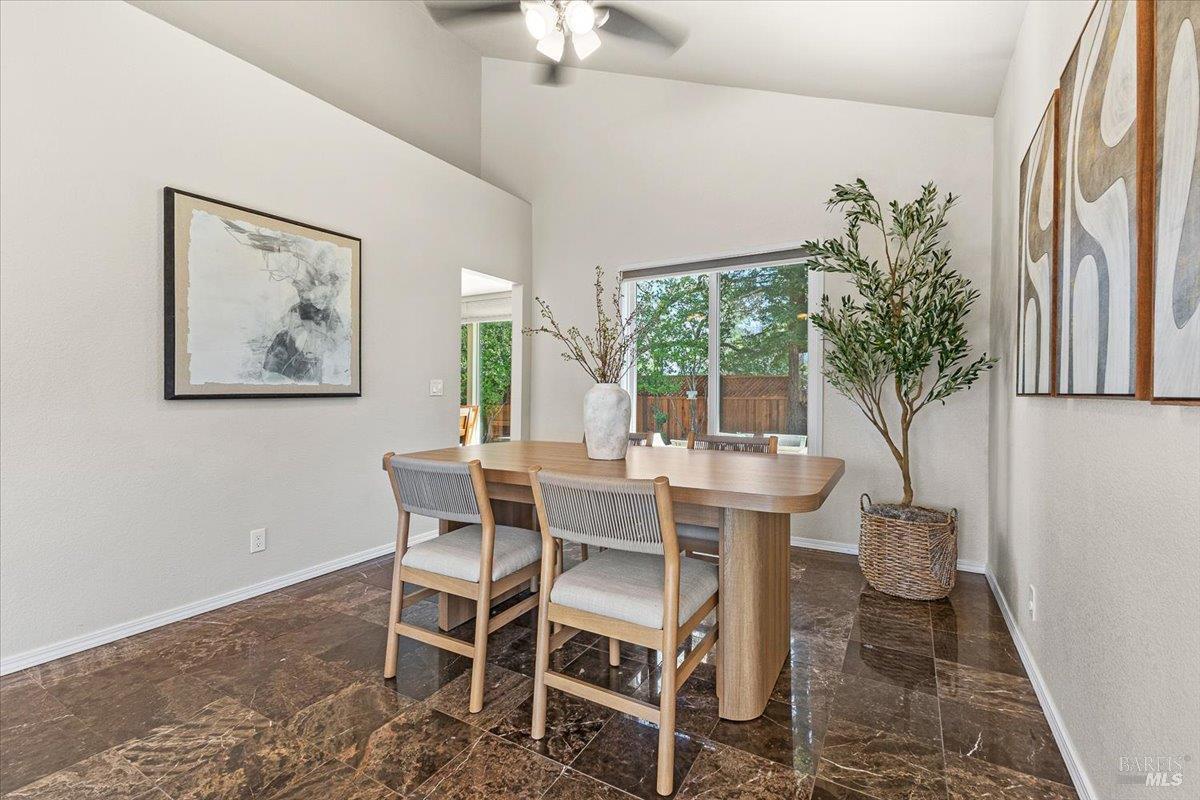 Detail Gallery Image 10 of 60 For 9524 Sheffield St, Windsor,  CA 95492 - 4 Beds | 3 Baths