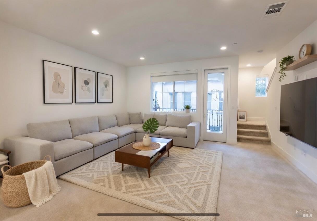 Detail Gallery Image 10 of 37 For 306 Rockview Rd, Novato,  CA 94949 - 4 Beds | 3/1 Baths