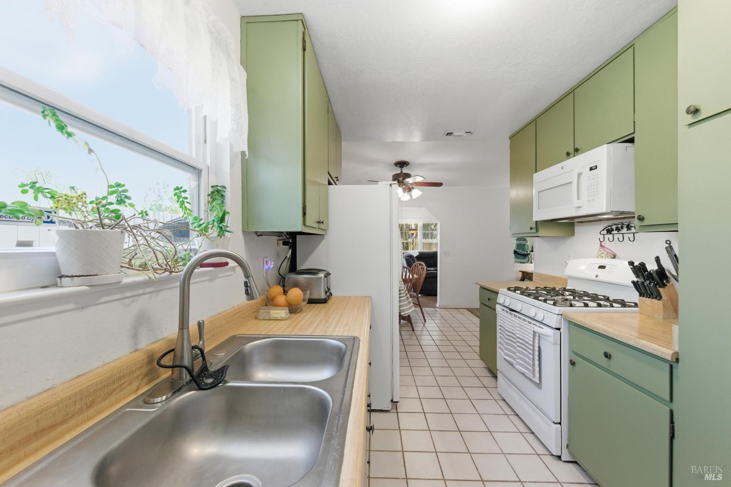 Detail Gallery Image 17 of 43 For 532 Gregory Dr, Vacaville,  CA 95687 - 4 Beds | 2 Baths