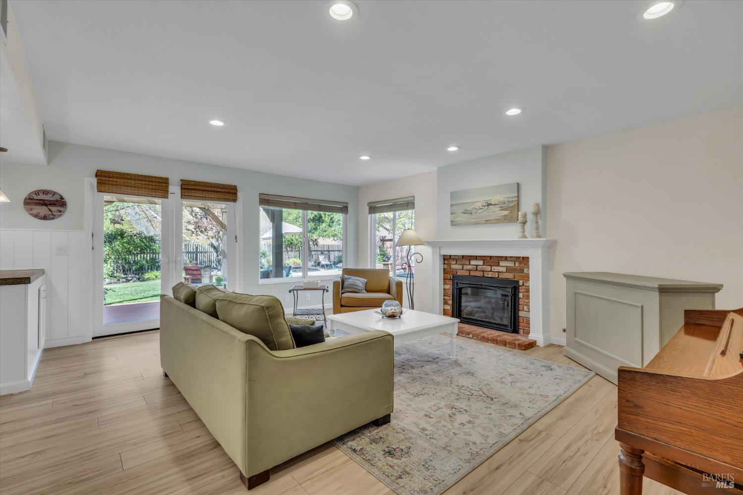 Detail Gallery Image 18 of 52 For 507 Union Ct, Benicia,  CA 94510 - 5 Beds | 3 Baths