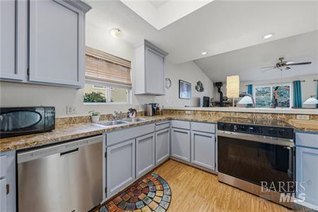 Detail Gallery Image 9 of 38 For 9290 Pawnee Trl, Kelseyville,  CA 95451 - 2 Beds | 2 Baths