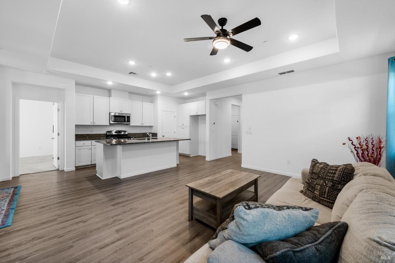 Detail Gallery Image 8 of 47 For 2130 Lark Way, Dixon,  CA 95620 - 3 Beds | 2 Baths