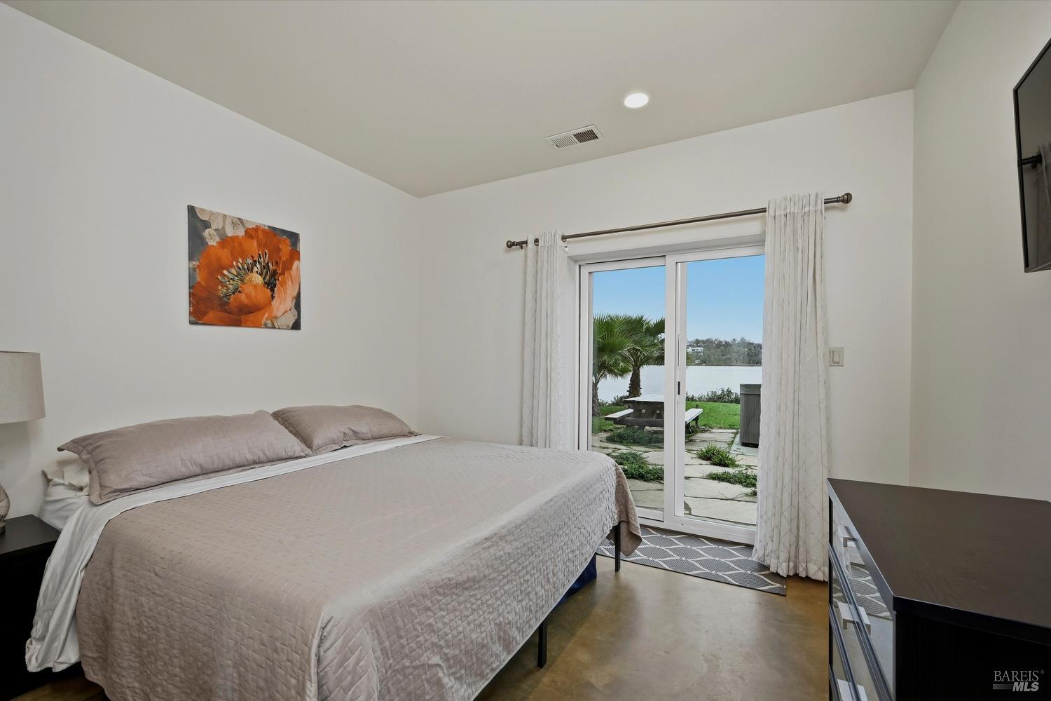 Detail Gallery Image 42 of 57 For 18793 N Shore Dr, Hidden Valley Lake,  CA 95467 - 5 Beds | 3/1 Baths