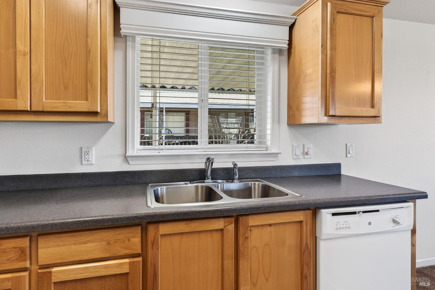 Detail Gallery Image 8 of 25 For 301 Robert Way, Napa,  CA 94558 - 2 Beds | 2 Baths