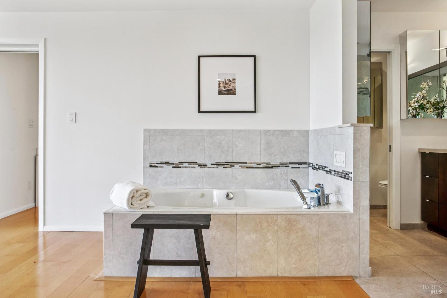 Detail Gallery Image 29 of 49 For 100 Eden Roc Dr, Sausalito,  CA 94965 - 4 Beds | 2 Baths