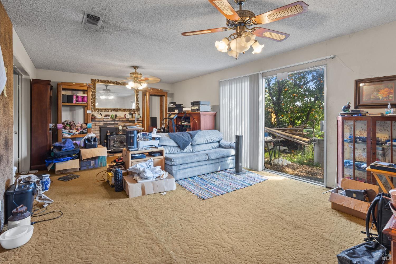 Detail Gallery Image 11 of 28 For 206 Millbrook Way, Vacaville,  CA 95687 - 5 Beds | 2/1 Baths