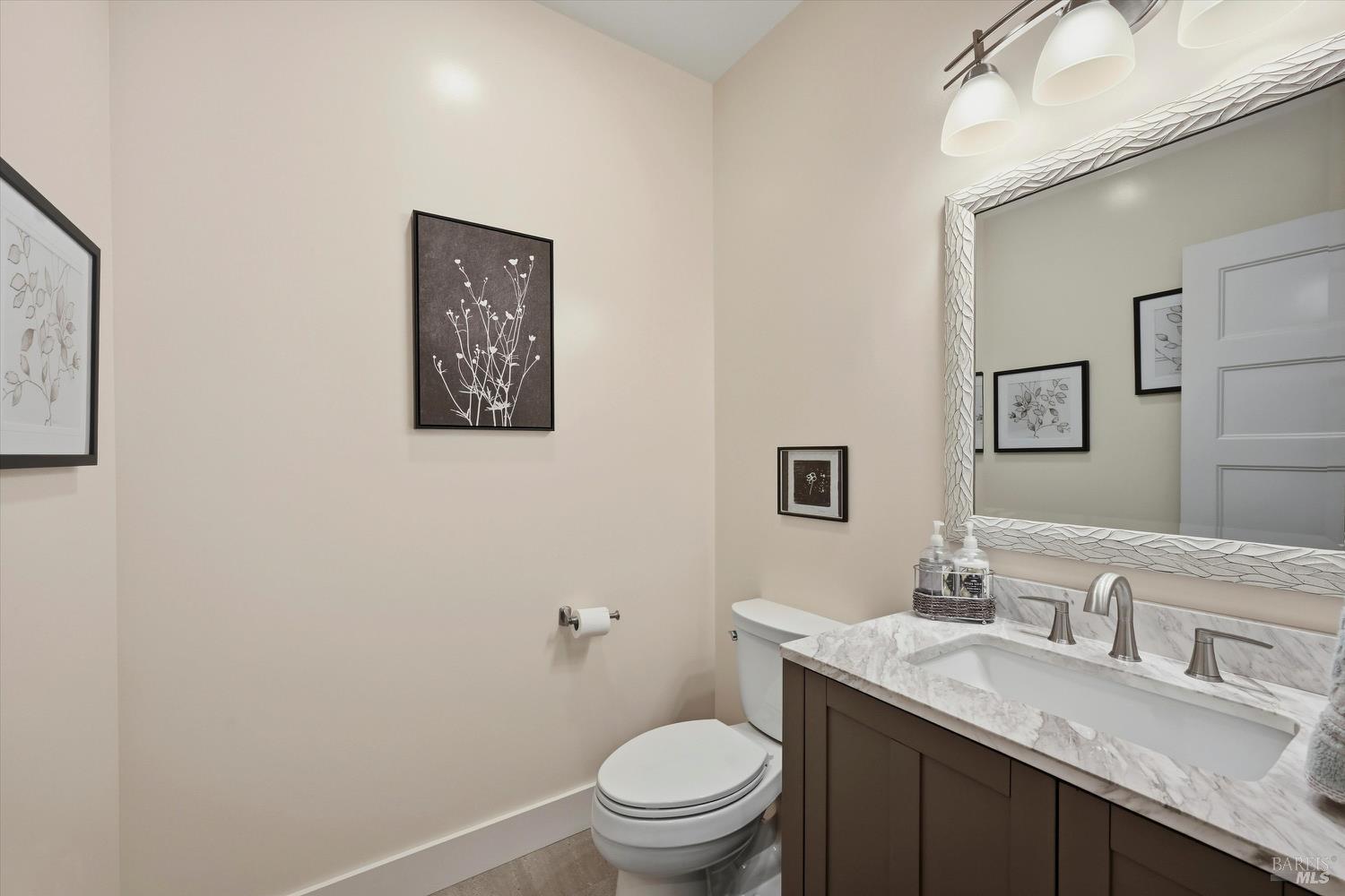 Detail Gallery Image 21 of 57 For 18793 N Shore Dr, Hidden Valley Lake,  CA 95467 - 5 Beds | 3/1 Baths