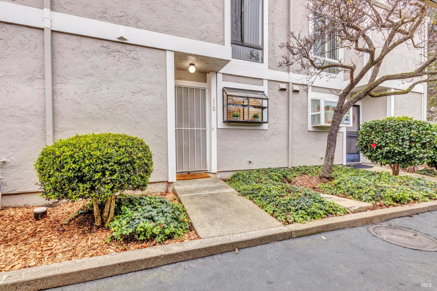 Detail Gallery Image 13 of 14 For 900 Southampton Rd #110,  Benicia,  CA 94510 - 2 Beds | 1/1 Baths
