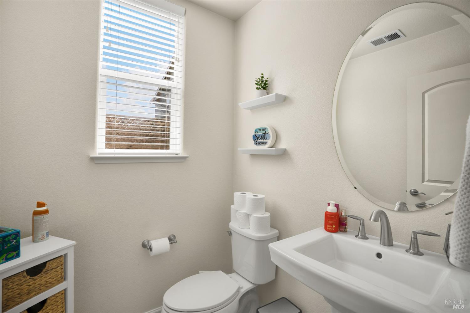 Detail Gallery Image 18 of 44 For 7465 Walker Way, Rohnert Park,  CA 94928 - 3 Beds | 2/1 Baths