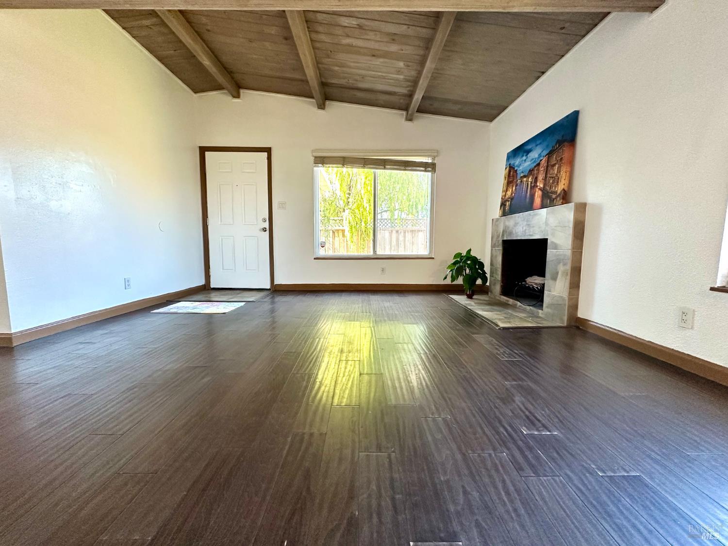 Detail Gallery Image 2 of 54 For 1111 Marionola Way, Pinole,  CA 94564 - 3 Beds | 1/1 Baths