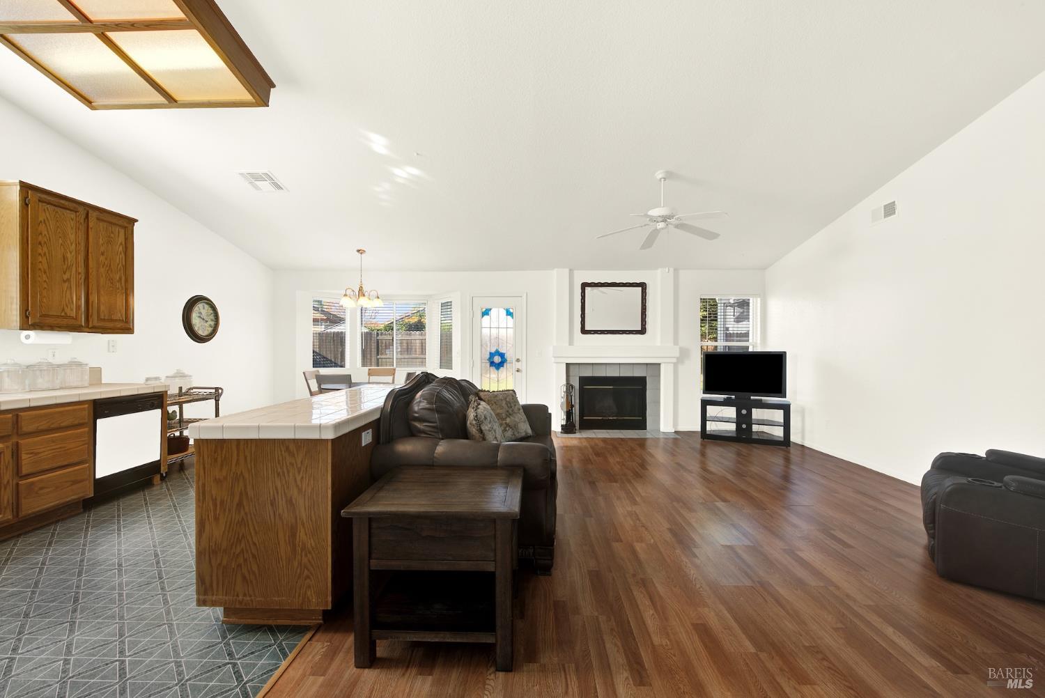 Detail Gallery Image 14 of 50 For 675 Brians Way, Dixon,  CA 95620 - 3 Beds | 2 Baths