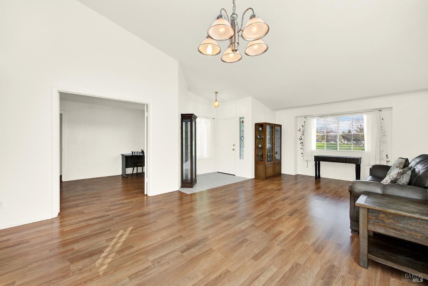 Detail Gallery Image 9 of 50 For 675 Brians Way, Dixon,  CA 95620 - 3 Beds | 2 Baths