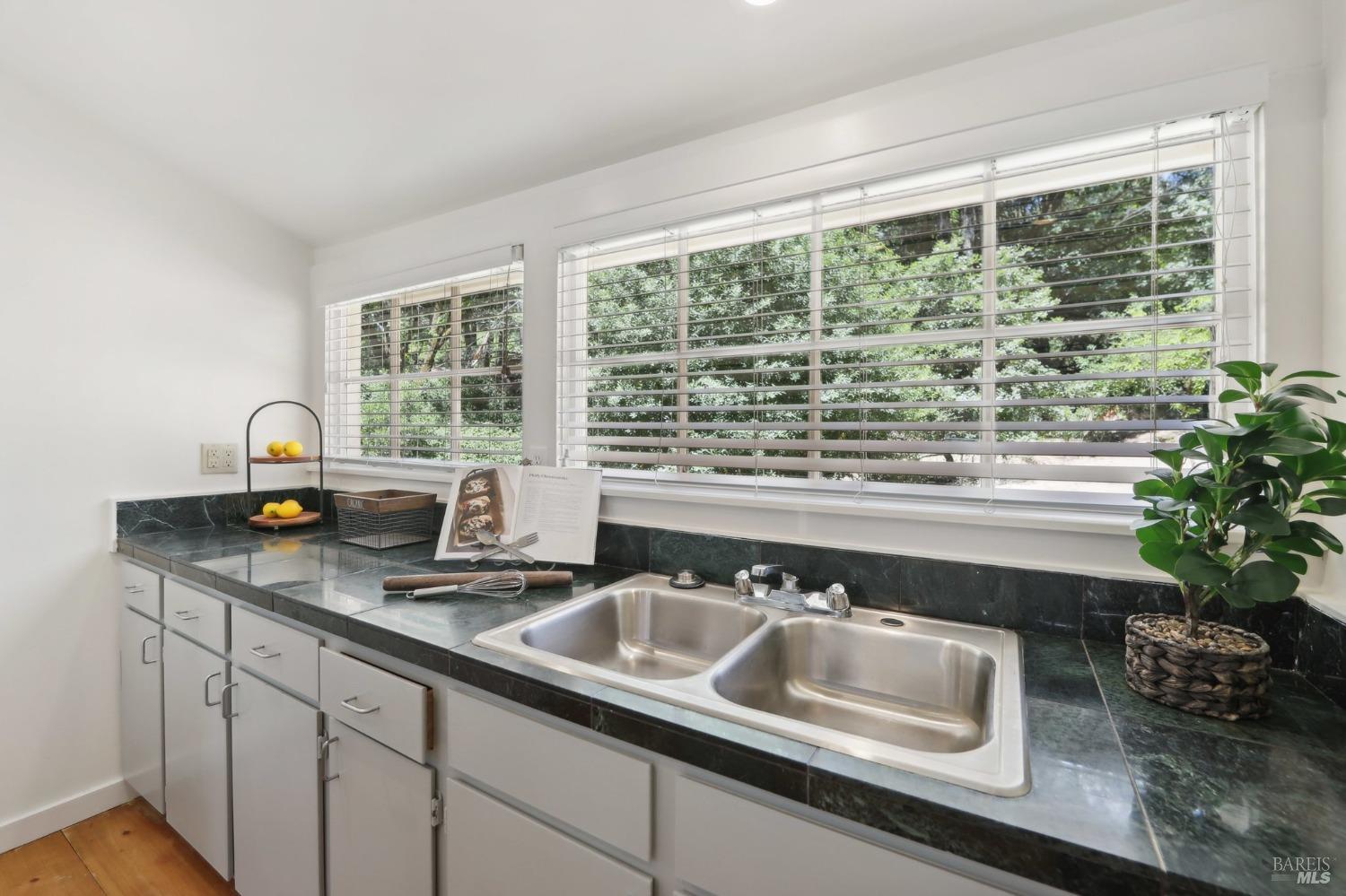 Detail Gallery Image 14 of 56 For 4601 Lake County Hwy, Calistoga,  CA 94515 - 2 Beds | 1 Baths