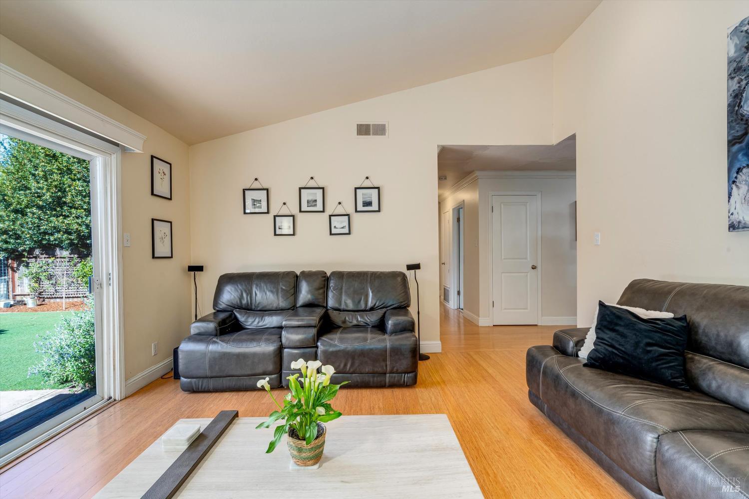 Detail Gallery Image 25 of 35 For 4423 Dove Ct, Napa,  CA 94558 - 3 Beds | 2 Baths