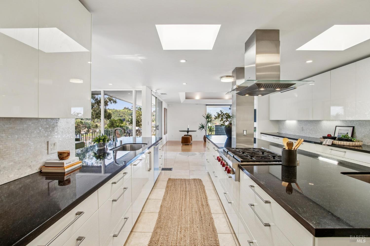 Detail Gallery Image 19 of 49 For 100 Eden Roc Dr, Sausalito,  CA 94965 - 4 Beds | 2 Baths