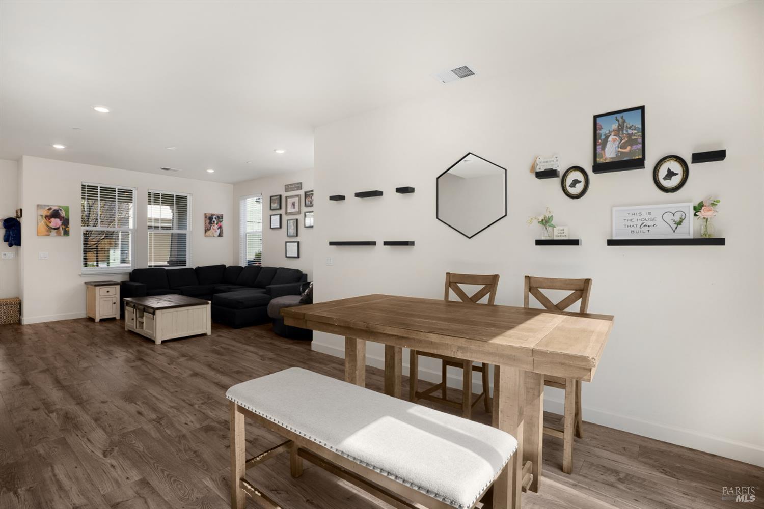 Detail Gallery Image 9 of 44 For 7465 Walker Way, Rohnert Park,  CA 94928 - 3 Beds | 2/1 Baths