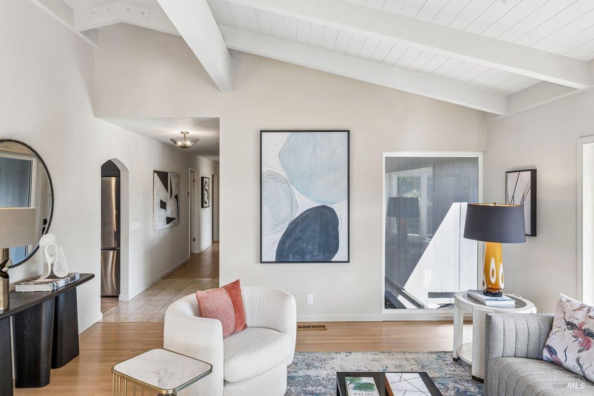 Detail Gallery Image 8 of 41 For 15 Underhill Rd, Mill Valley,  CA 94941 - 4 Beds | 2/1 Baths