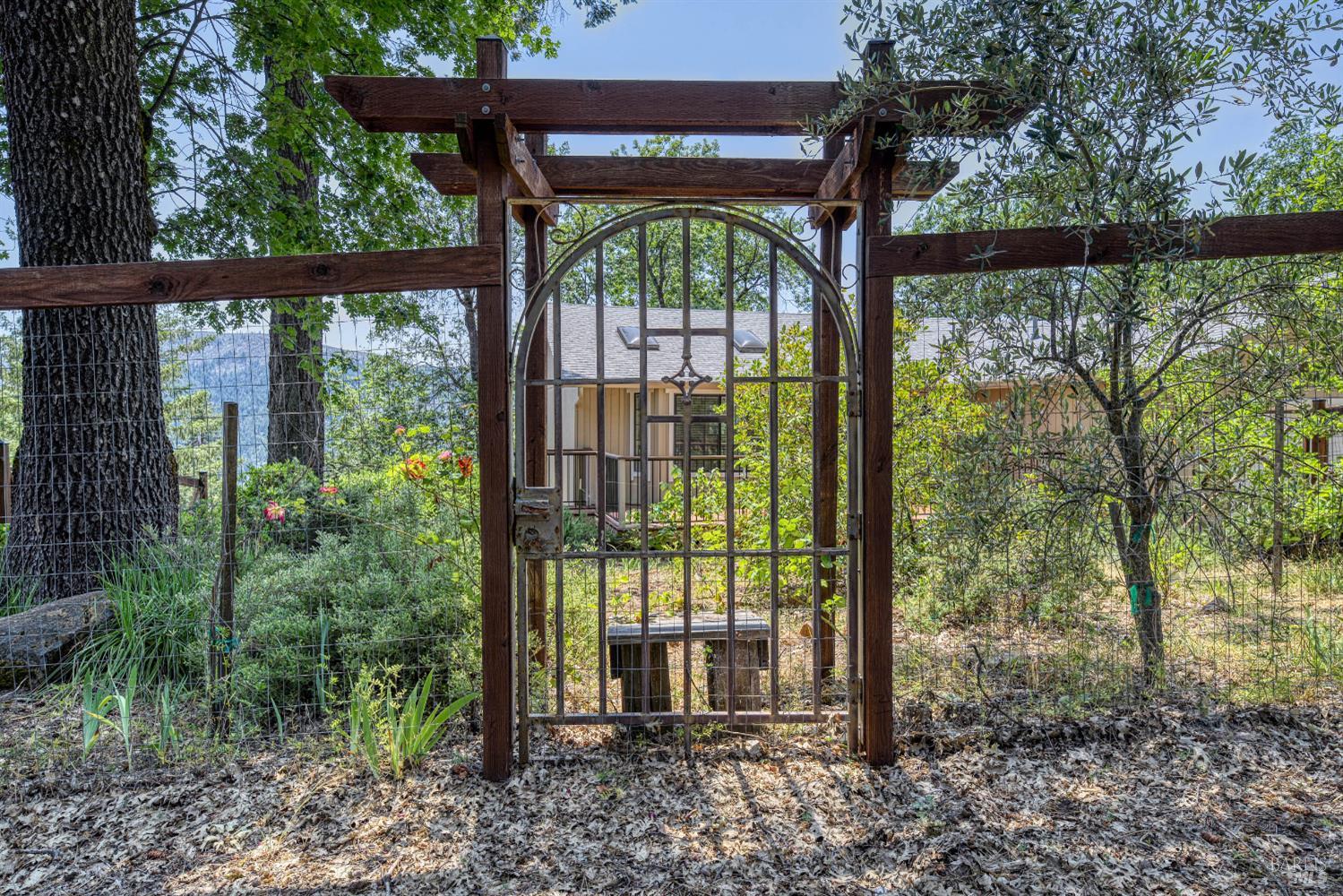 Detail Gallery Image 5 of 47 For 9591 Lassen Dr, Cobb,  CA 95426 - 3 Beds | 2 Baths