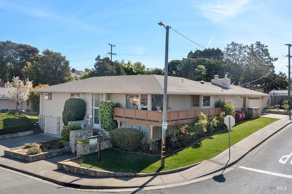 Detail Gallery Image 3 of 62 For 401 Valle Vista Ave, Vallejo,  CA 94590 - 4 Beds | 3 Baths