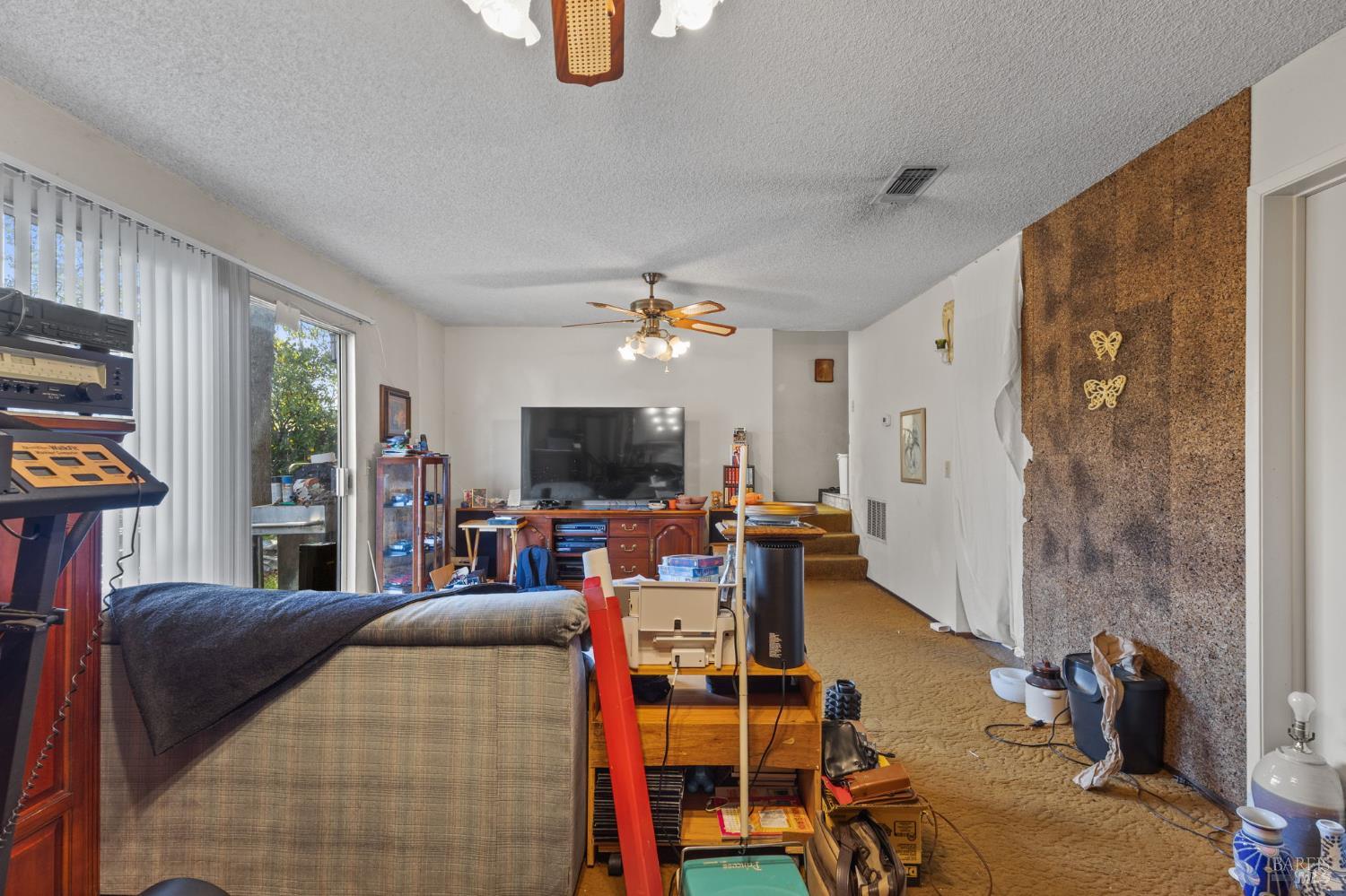 Detail Gallery Image 13 of 28 For 206 Millbrook Way, Vacaville,  CA 95687 - 5 Beds | 2/1 Baths