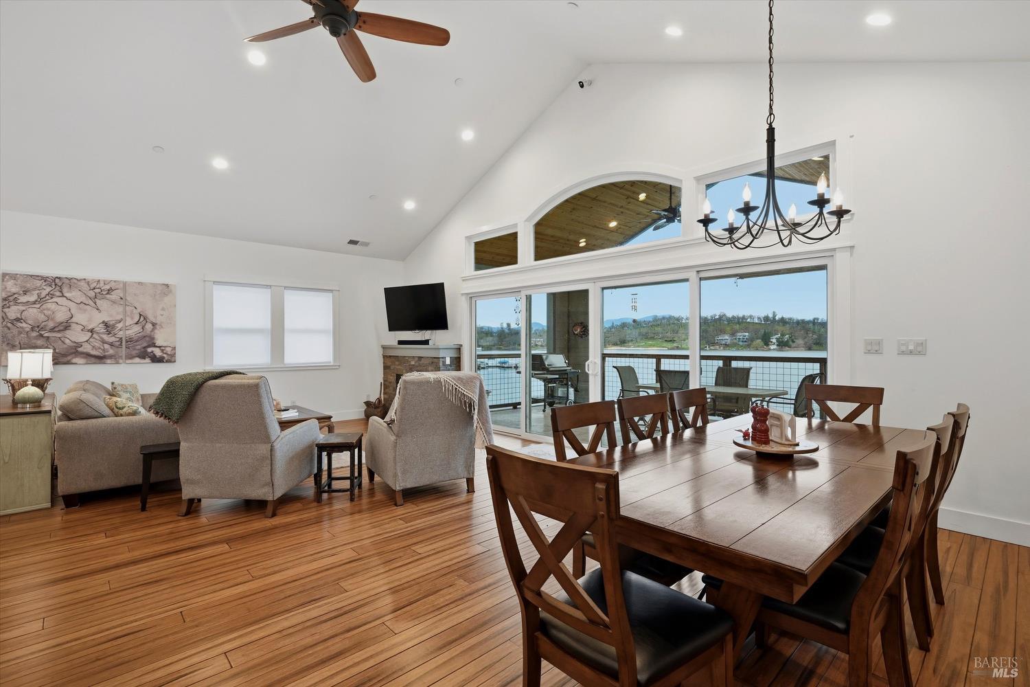 Detail Gallery Image 14 of 57 For 18793 N Shore Dr, Hidden Valley Lake,  CA 95467 - 5 Beds | 3/1 Baths