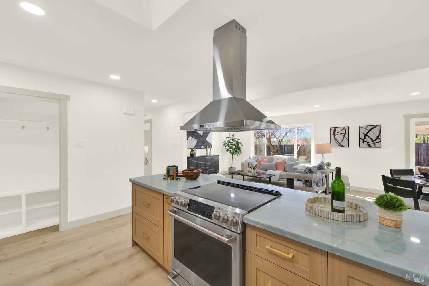 Detail Gallery Image 17 of 44 For 241 Blue Ridge Dr, Martinez,  CA 94553 - 4 Beds | 2/1 Baths