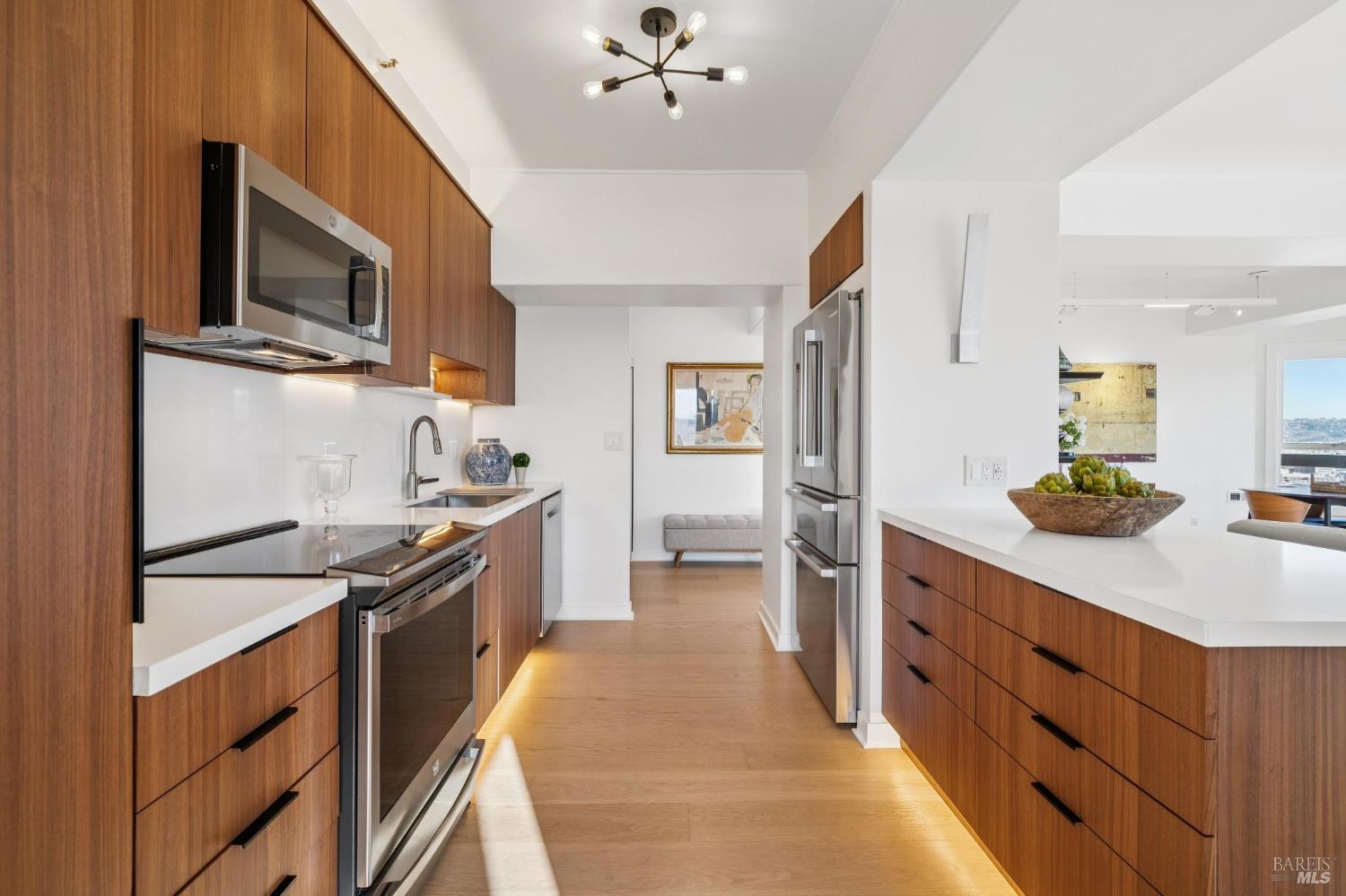 Detail Gallery Image 8 of 38 For 6363 Christie Ave #2627,  Emeryville,  CA 94608 - 2 Beds | 2 Baths