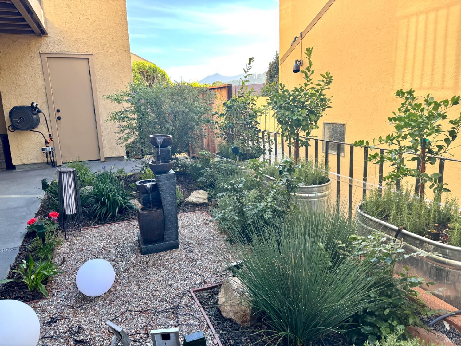 Detail Gallery Image 27 of 33 For 100 Marin Center Dr #31,  San Rafael,  CA 94903 - 2 Beds | 2 Baths