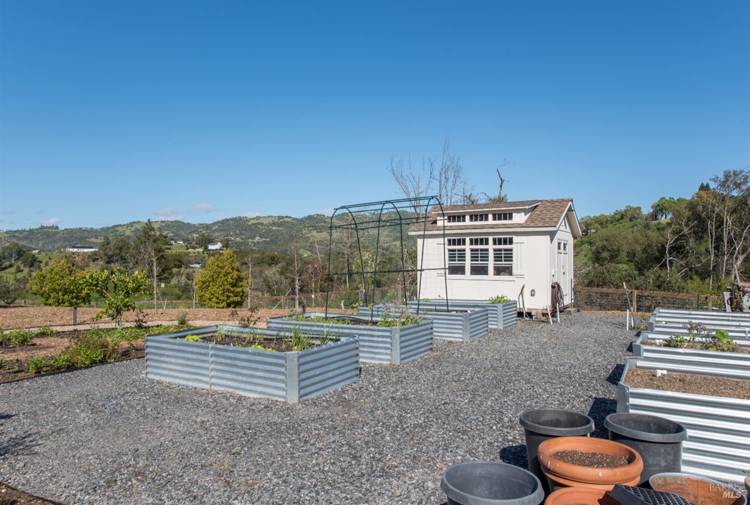 Detail Gallery Image 64 of 93 For 3932 Silver Fox Ct, Santa Rosa,  CA 95403 - 4 Beds | 4/1 Baths