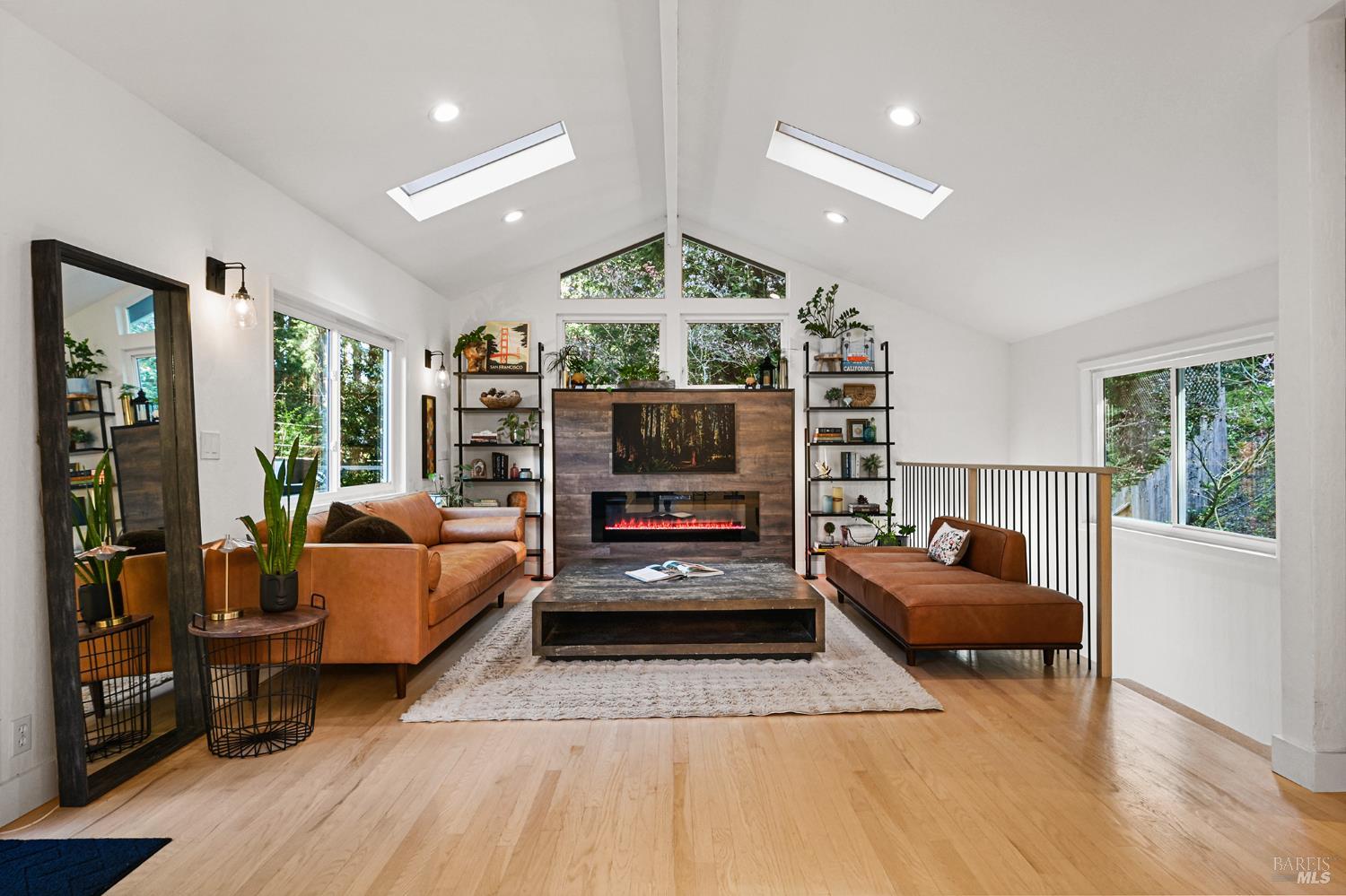 Detail Gallery Image 7 of 59 For 16 Iron Springs Rd, Fairfax,  CA 94930 - 4 Beds | 2 Baths