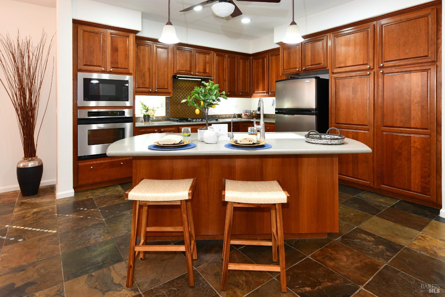 Detail Gallery Image 2 of 50 For 5015 Staghorn Dr, Vallejo,  CA 94591 - 3 Beds | 3 Baths