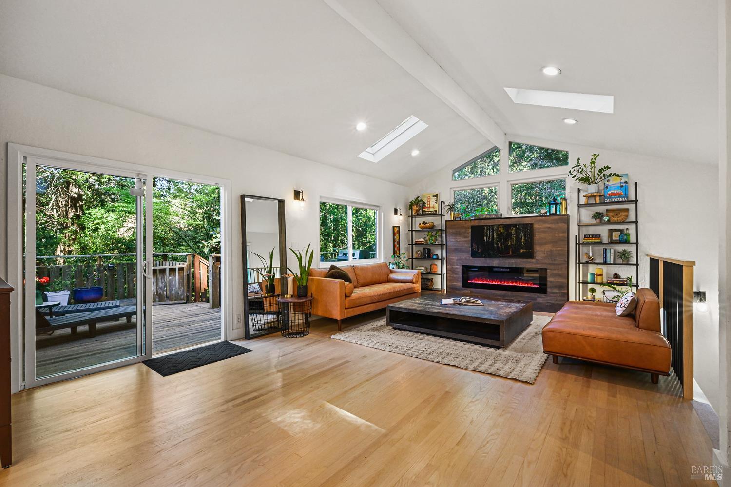 Detail Gallery Image 24 of 59 For 16 Iron Springs Rd, Fairfax,  CA 94930 - 4 Beds | 2 Baths