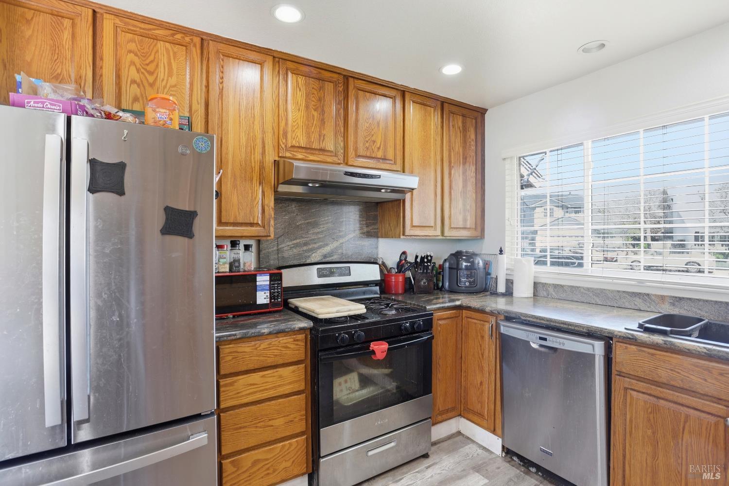 Detail Gallery Image 11 of 36 For 1407 Georgia Ct, Rohnert Park,  CA 94928 - 4 Beds | 3 Baths