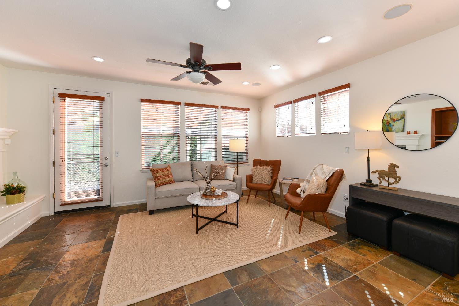 Detail Gallery Image 11 of 50 For 5015 Staghorn Dr, Vallejo,  CA 94591 - 3 Beds | 3 Baths