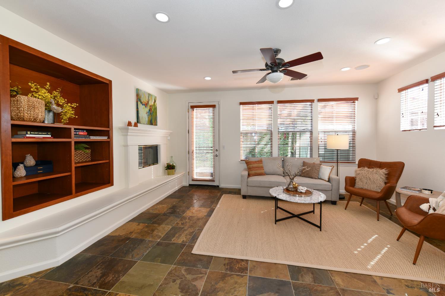 Detail Gallery Image 9 of 50 For 5015 Staghorn Dr, Vallejo,  CA 94591 - 3 Beds | 3 Baths