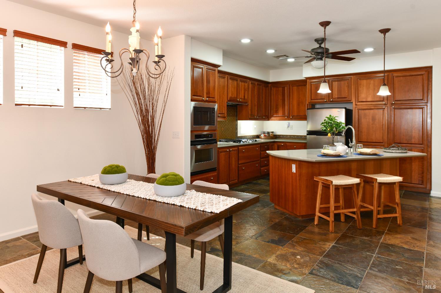 Detail Gallery Image 3 of 50 For 5015 Staghorn Dr, Vallejo,  CA 94591 - 3 Beds | 3 Baths