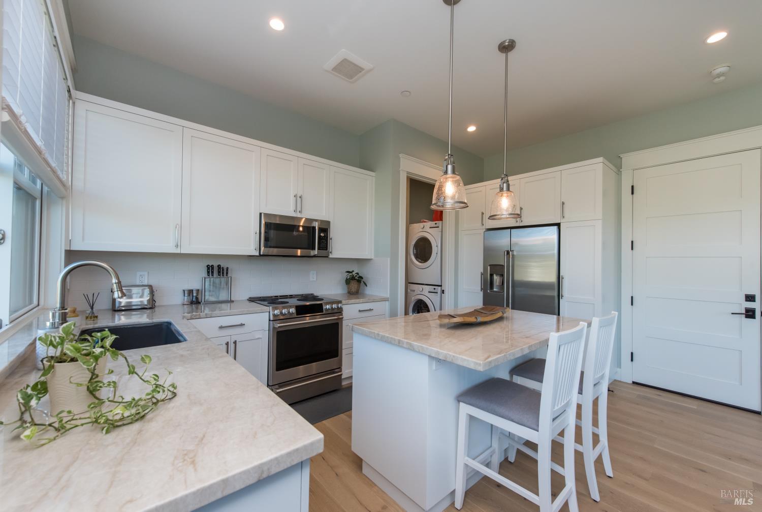 Detail Gallery Image 76 of 93 For 3932 Silver Fox Ct, Santa Rosa,  CA 95403 - 4 Beds | 4/1 Baths