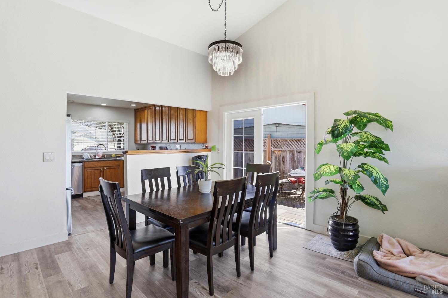 Detail Gallery Image 16 of 36 For 1407 Georgia Ct, Rohnert Park,  CA 94928 - 4 Beds | 3 Baths