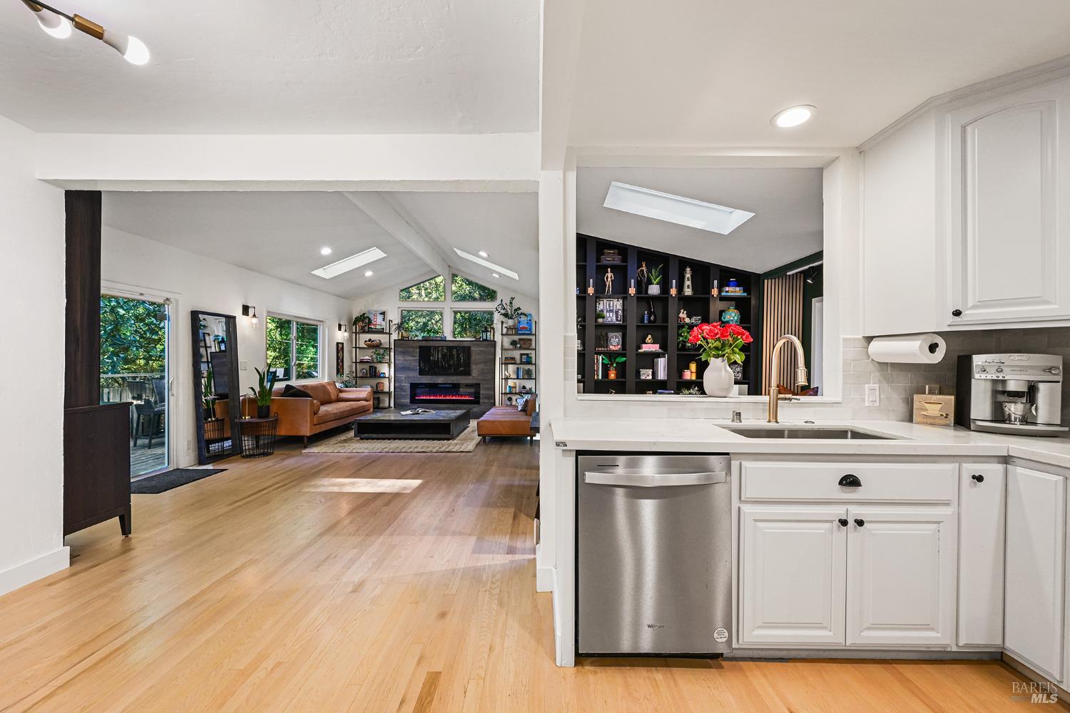 Detail Gallery Image 23 of 59 For 16 Iron Springs Rd, Fairfax,  CA 94930 - 4 Beds | 2 Baths