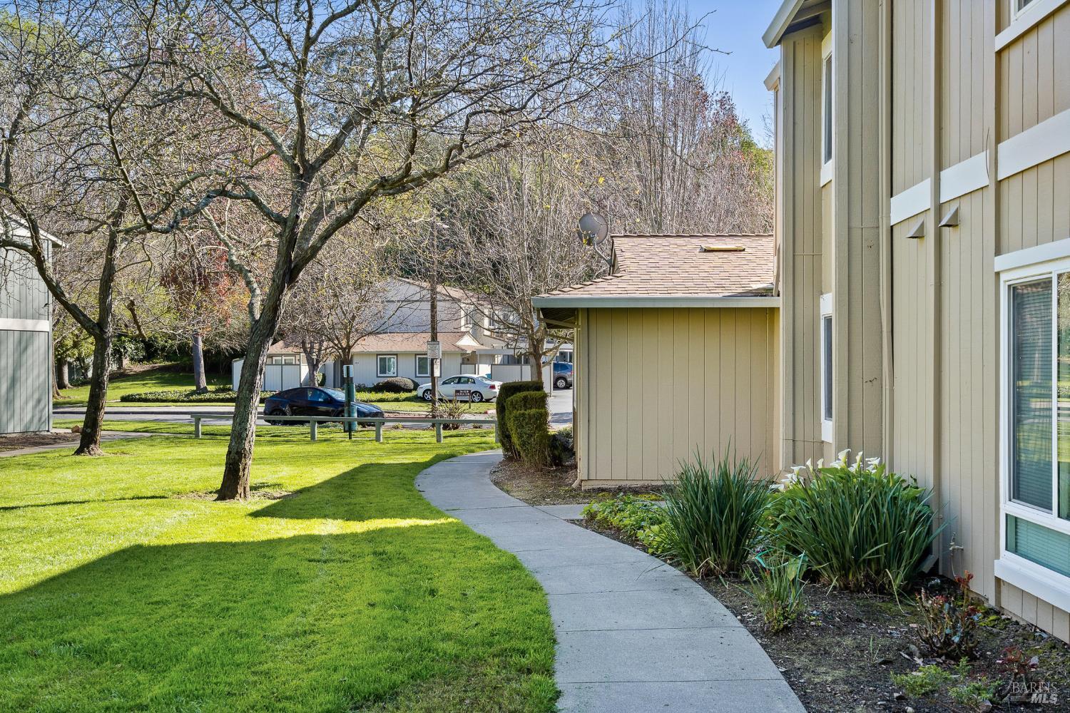 Detail Gallery Image 23 of 30 For 104 Oliva Ct #C,  Novato,  CA 94947 - 3 Beds | 1/1 Baths