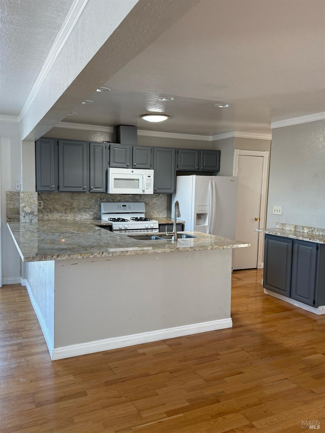 Detail Gallery Image 2 of 18 For 631 Inverness Dr, Vallejo,  CA 94589 - 3 Beds | 2 Baths