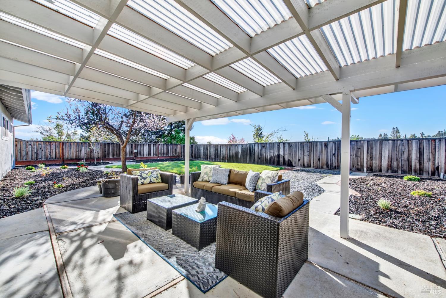 Detail Gallery Image 37 of 44 For 241 Blue Ridge Dr, Martinez,  CA 94553 - 4 Beds | 2/1 Baths