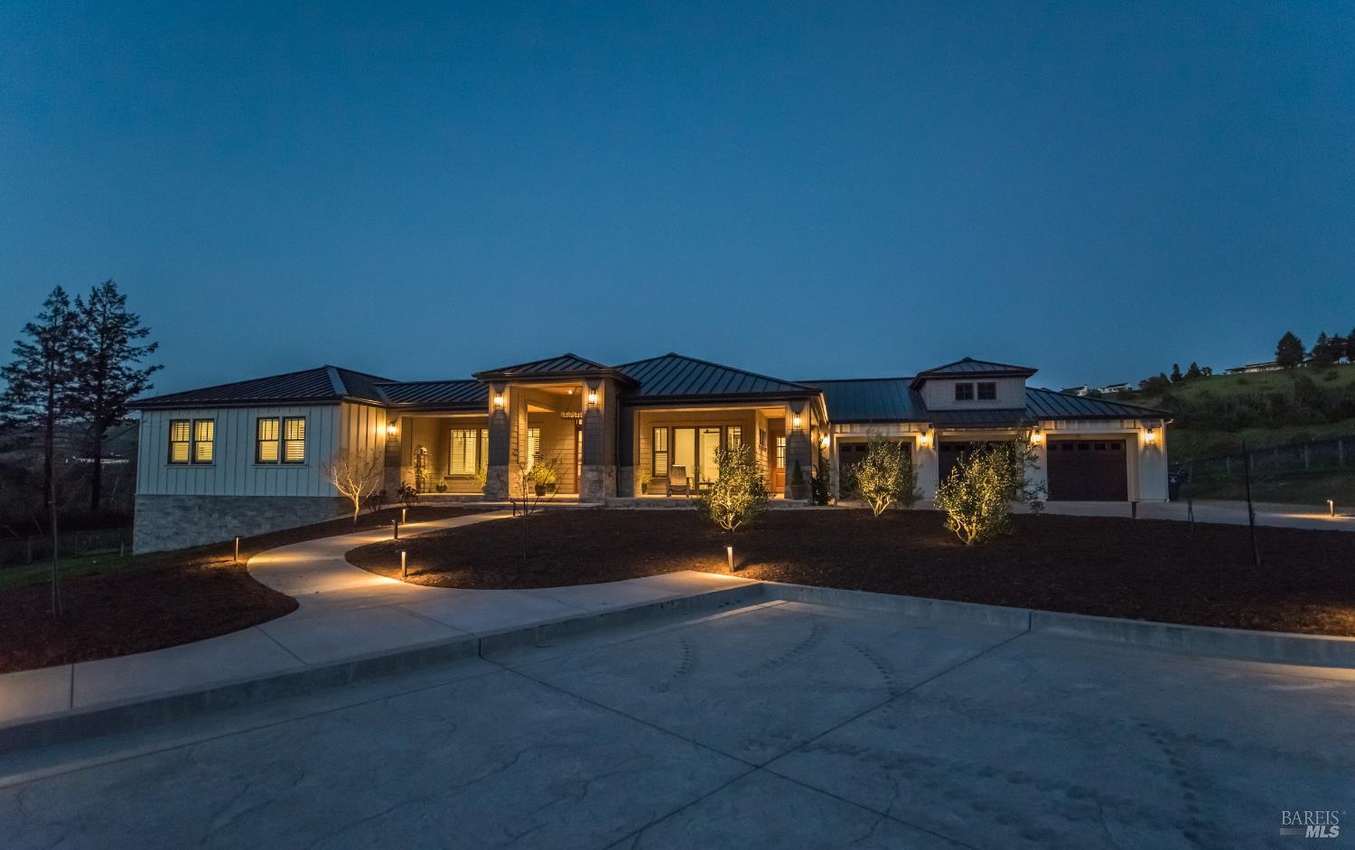 Detail Gallery Image 6 of 93 For 3932 Silver Fox Ct, Santa Rosa,  CA 95403 - 4 Beds | 4/1 Baths