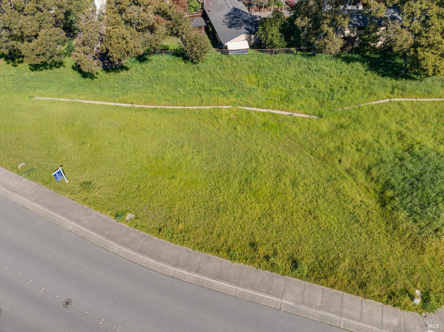 Detail Gallery Image 5 of 14 For 509 Larch Dr, Petaluma,  CA 94952 - – Beds | – Baths